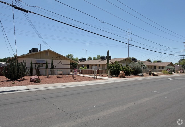 Primary Photo - 903-921 S Farmer Ave