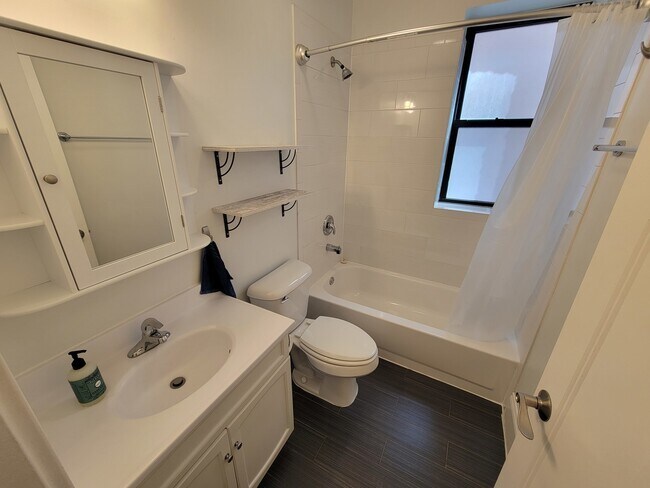 Building Photo - 3257 W Pierce Ave