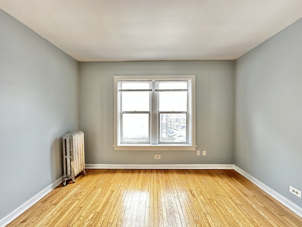 Building Photo - 5662 N Ridge Ave