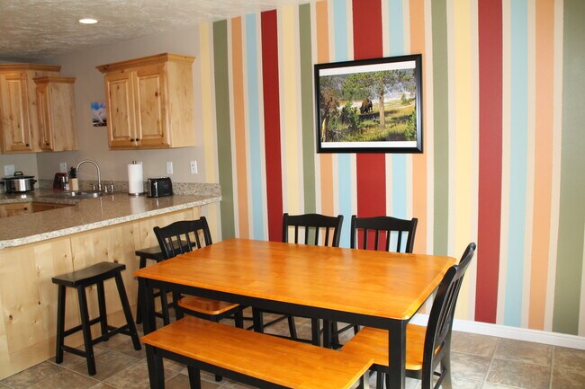 Building Photo - 195 Robison Dr