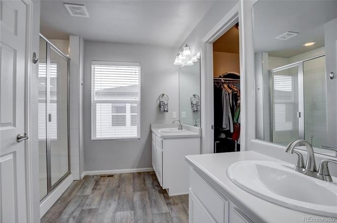Main bathroom - 16061 Bolling Dr