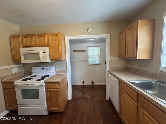 Building Photo - 3609 Dellwood Ave