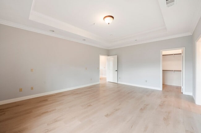Building Photo - Three bedroom condo for lease in Arcadia