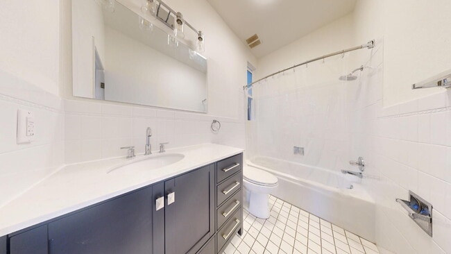 Building Photo - Gorgeous Remodeled 3BD/2BA with Parking & City Views in Nob Hill