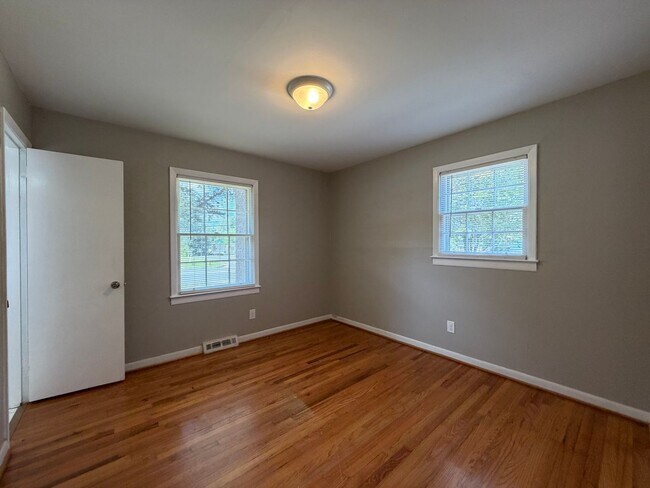 Building Photo - 105 Coker Dr