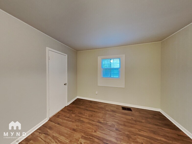 Building Photo - 452 Burgundy Rd