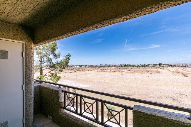 Building Photo - GORGEOUS 2 BEDROOMS UNIT*UPGRADED*TONS OF ...