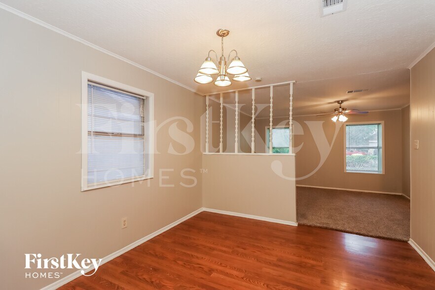 Building Photo - 2518 S San Antonio St