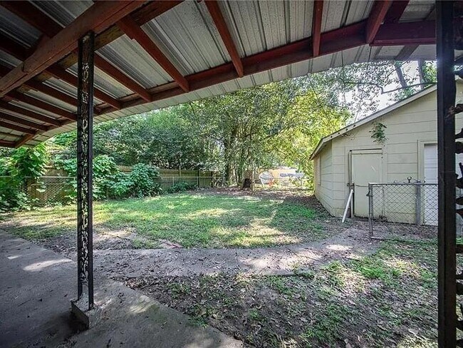 Building Photo - 2407 Juanita St