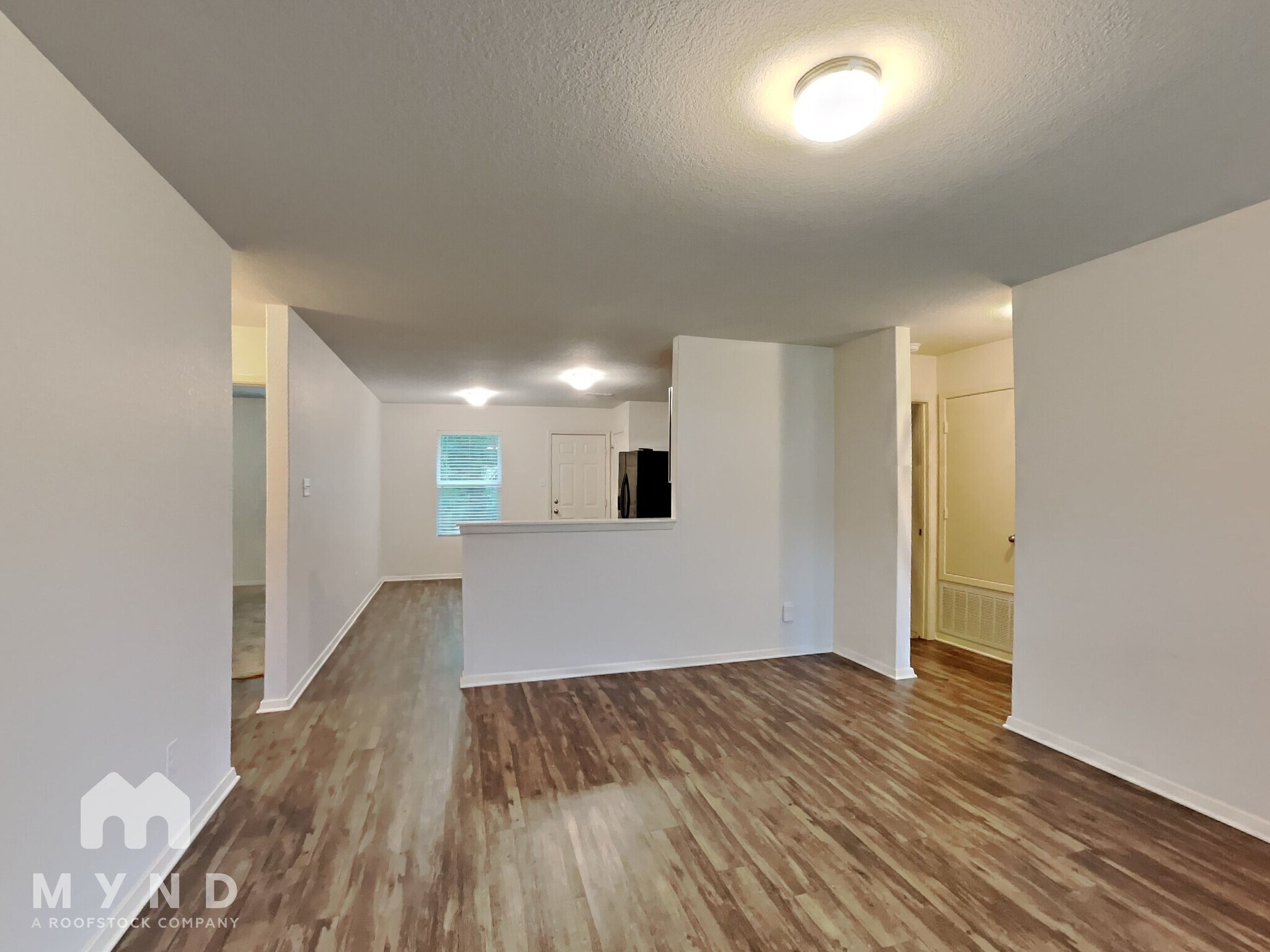 Building Photo - 9168 Pleasant Valley Dr