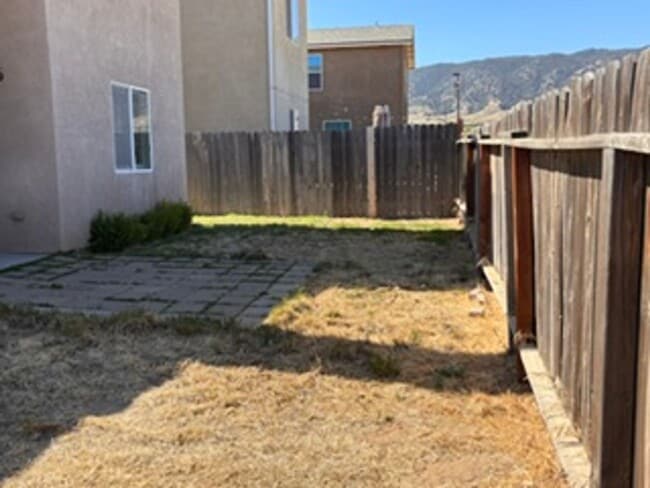 Building Photo - Charming 2-Story Home in a Convenient Tehachapi Location