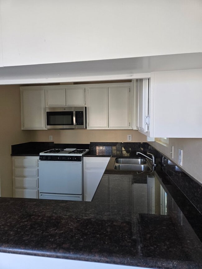 Building Photo - Chestnut