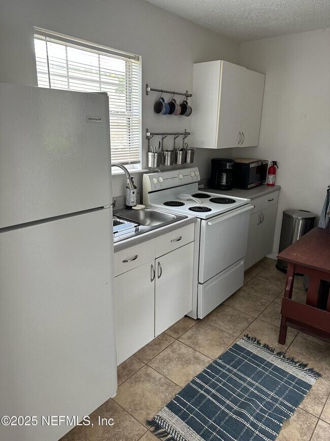 Building Photo - 509 Live Oak St