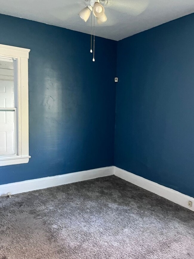 Building Photo - 728 E 93rd St