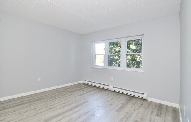 Building Photo - 22 Maple Crest Cir