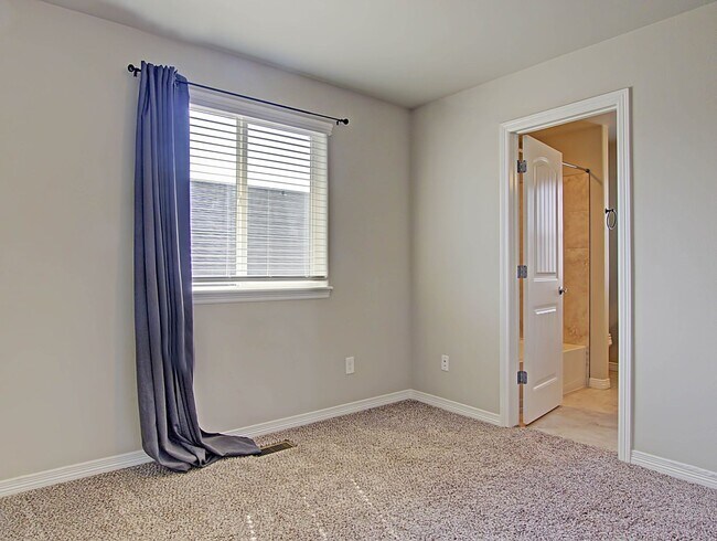 Building Photo - 10801 Saco Dr
