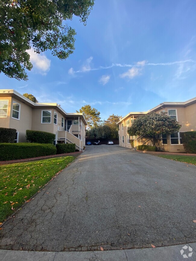 Building Photo - Alma Street Apartments