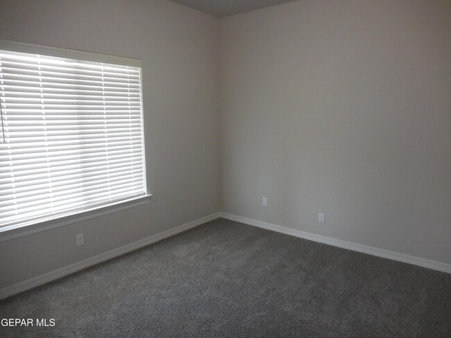 Building Photo - 552 Pne Vly Pl
