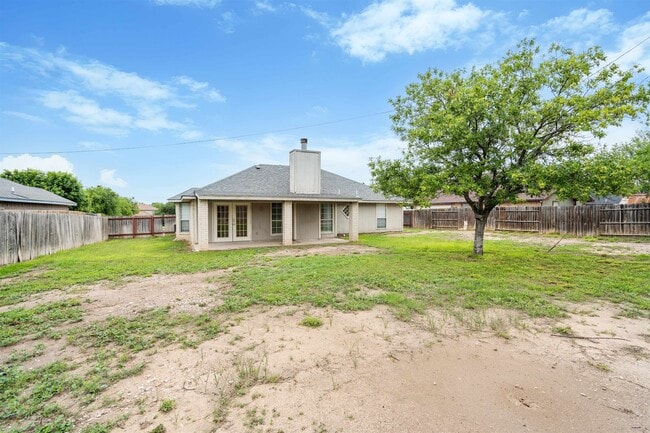 Building Photo - 119 Encino Dr