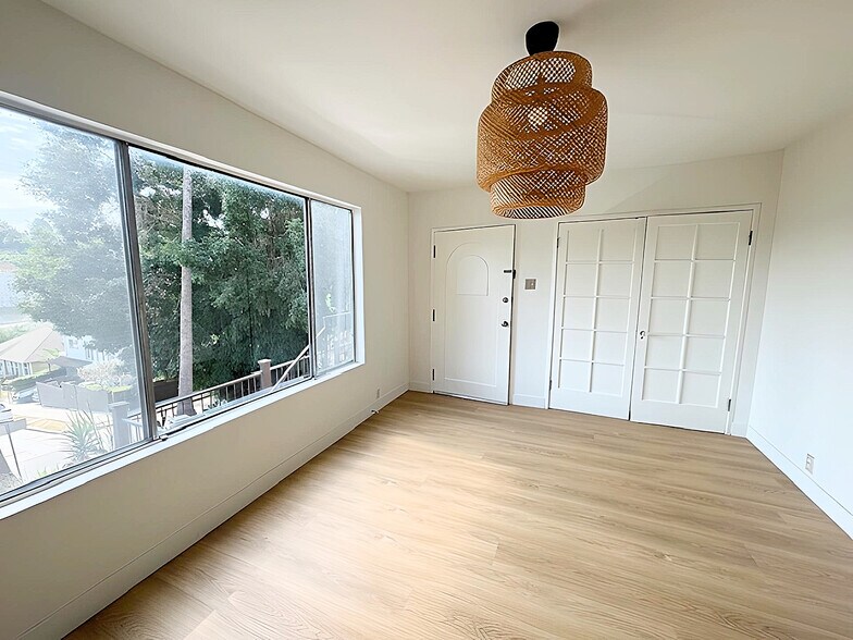 Building Photo - 849 N Vendome St