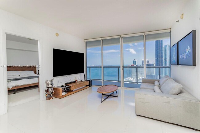 Building Photo - 495 Brickell Ave