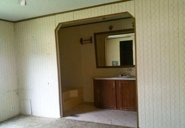 Building Photo - Skyview Estates