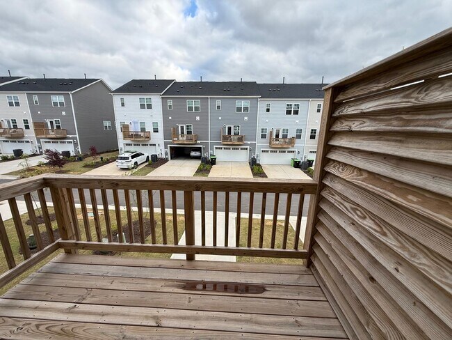 Building Photo - 409 Deercroft Dr