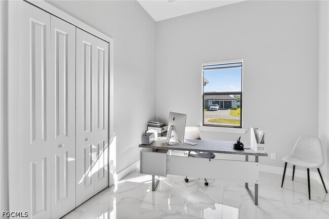 Building Photo - 118 NW 2nd Ave