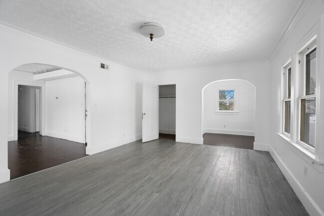 Building Photo - 2229 Cordova Ave