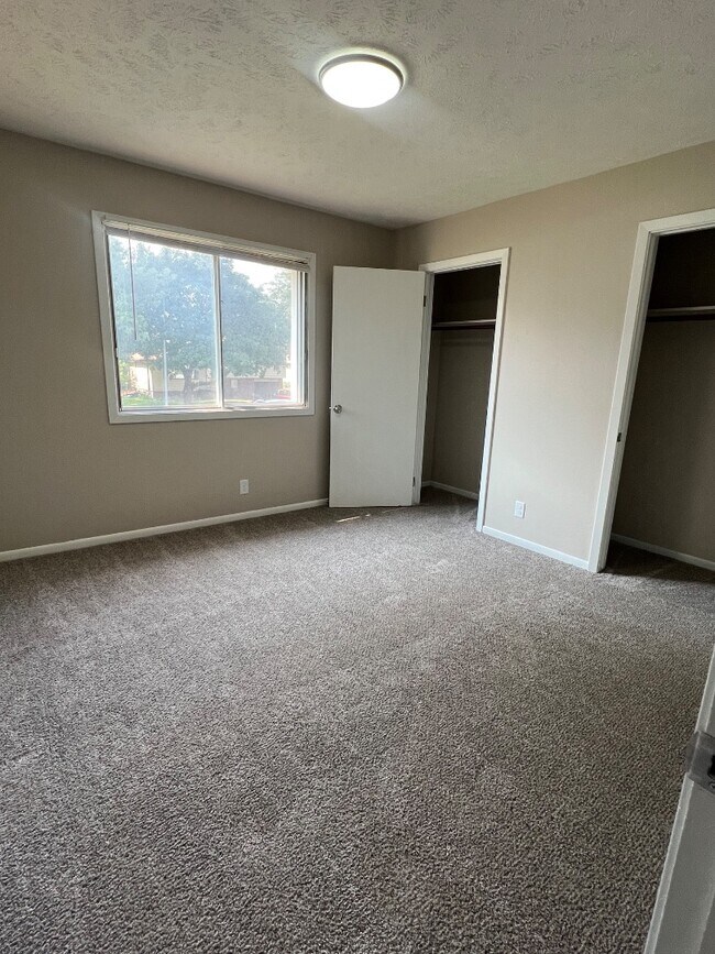 Building Photo - 11224 Roxbury Dr