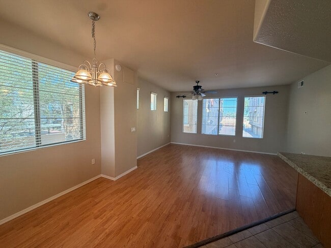 Building Photo - End Unit 2 bed/2.5 bath Town Home Ready 4 Move In!