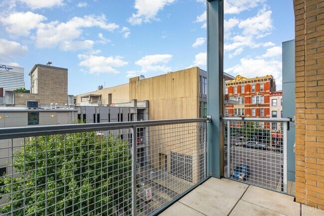 Building Photo - 1326 Vine St