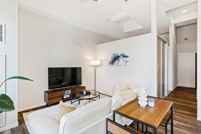 Building Photo - 309 Vine St