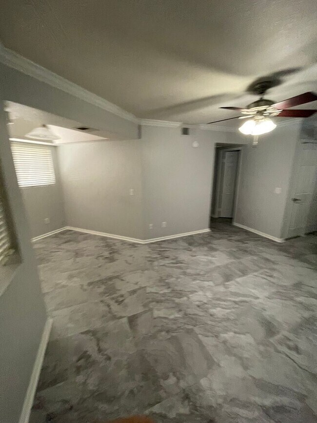 Building Photo - COMING SOON! Great Townhouse with 2 Bedrooms 2 Bath!