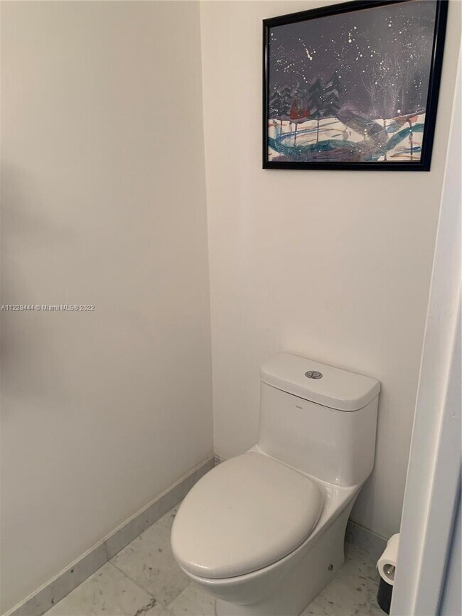 Building Photo - 555 NE 15th St