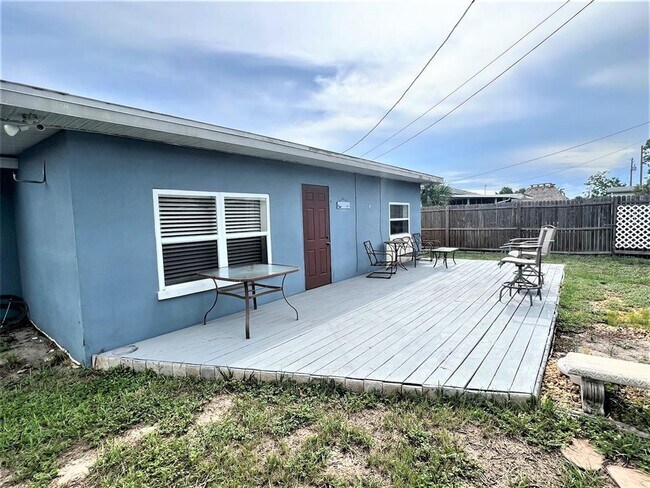 Building Photo - 11401 64th Terrace N