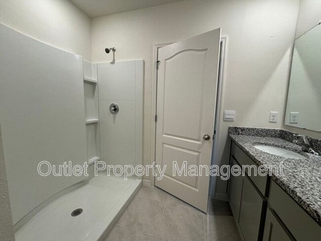 Building Photo - 391 Pelham Park Dr