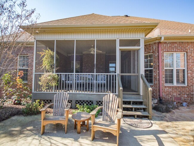 Building Photo - Lake Forest Subdivision. Enjoy all the amenities!