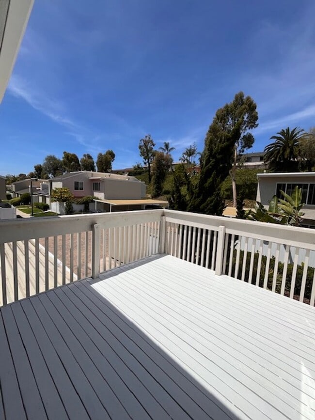 Building Photo - 3 bed 1.5 bath 2 story condo in Park Place...