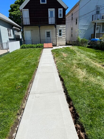 Building Photo - 2655 S 14th St