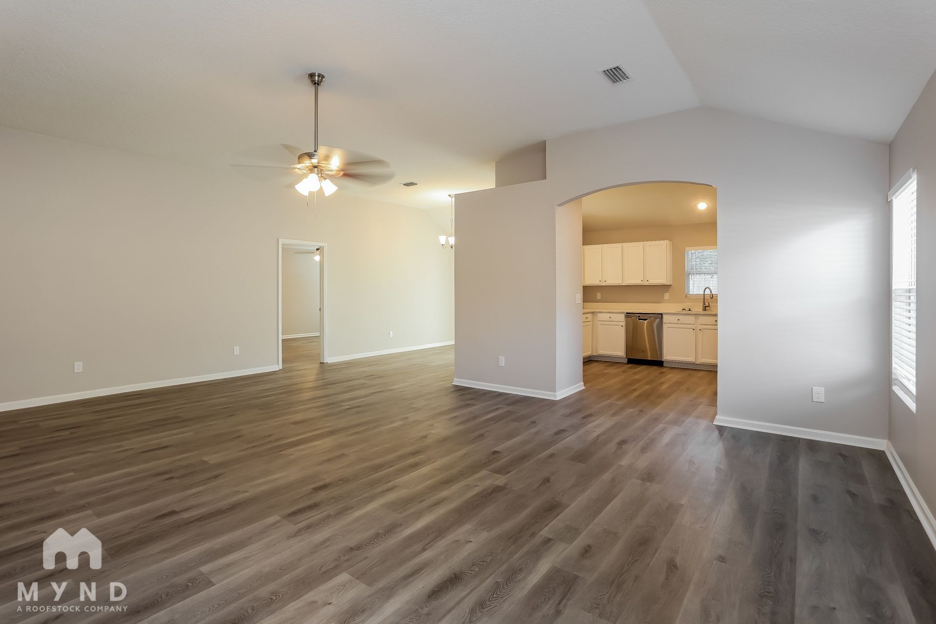 Building Photo - 15768 Canoe Creek Dr