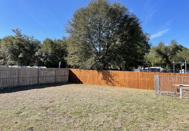 Building Photo - 8770 Kennedy Dr