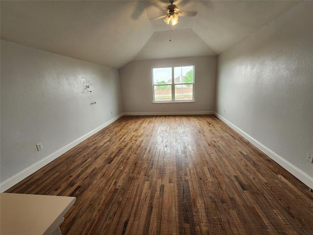 Building Photo - 529 Roundrock Ln
