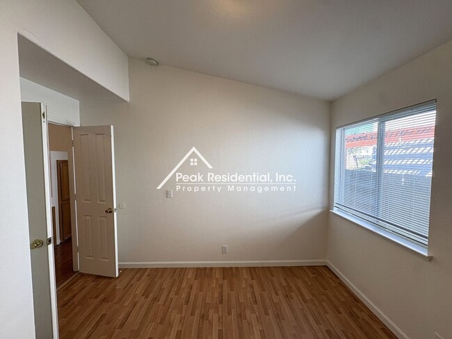 Building Photo - Charming 3bd/2ba Elk Grove Home With 2 Car Garage!