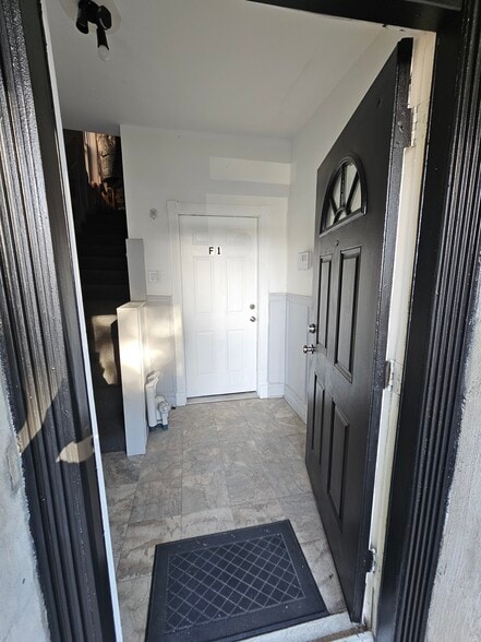 Building Photo - 719 S Central Park Ave