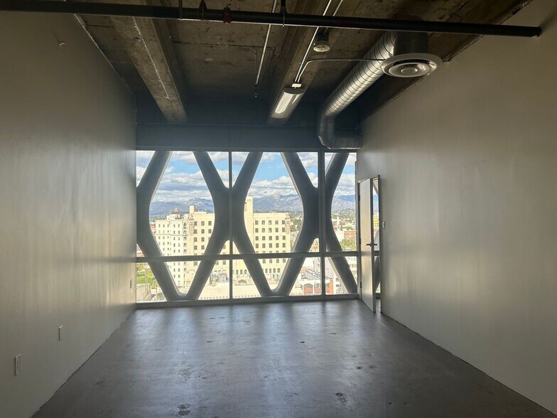 Building Photo - 2404 Wilshire Blvd