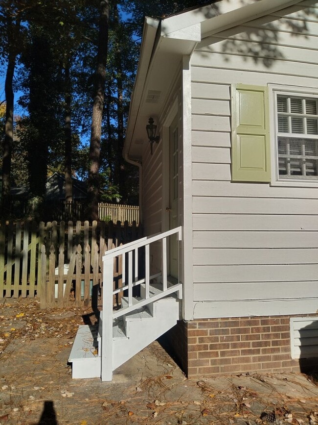 Building Photo - 3-Bedroom Home for in Cary – Close to Downtown!