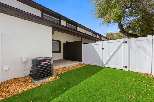 Building Photo - 1331 Cedar St