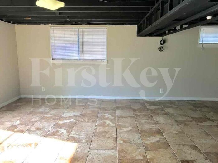 Building Photo - 9309 Farley Ave