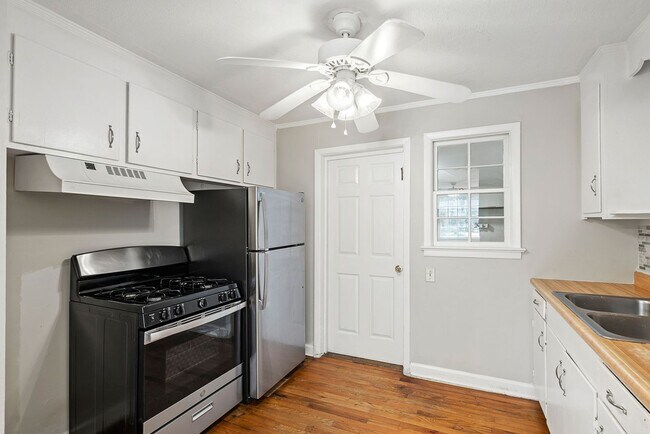 Building Photo - 409B